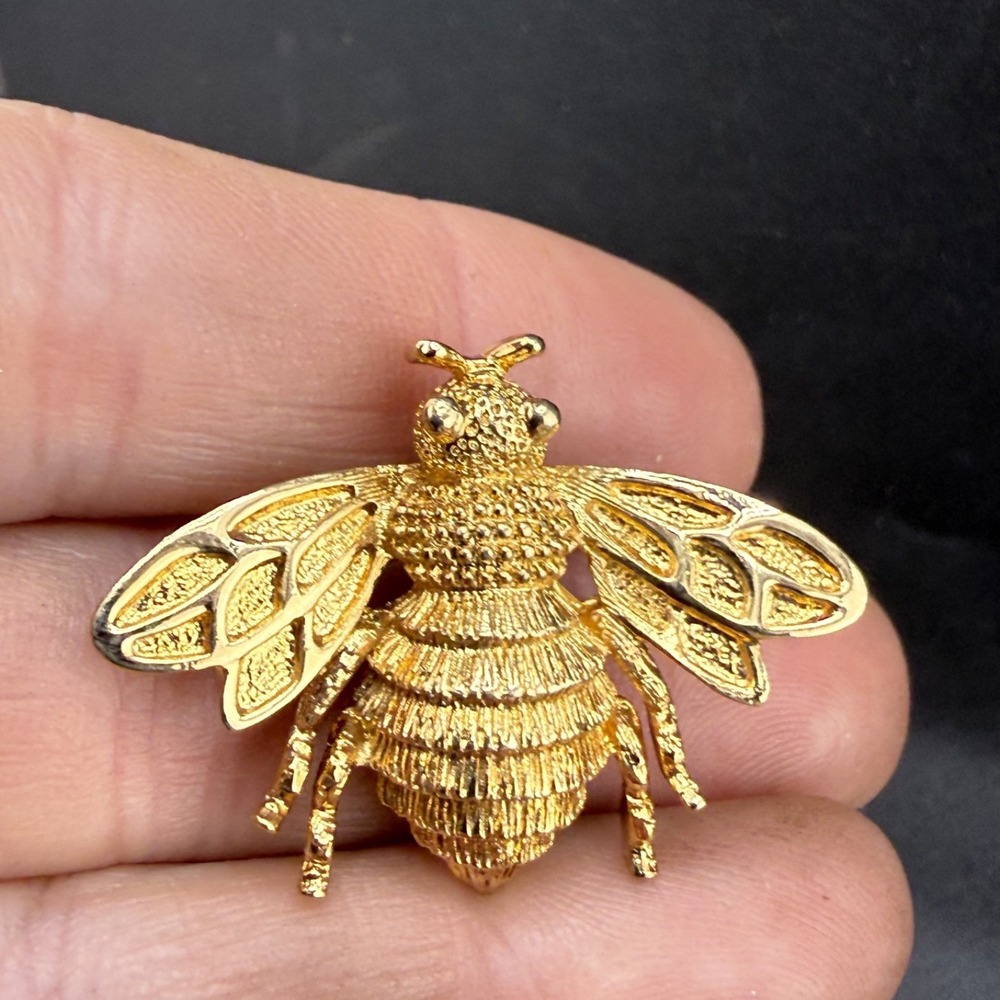 Vintage Avon Brooch Gold Tone Bee Insect Textured Figural Pin